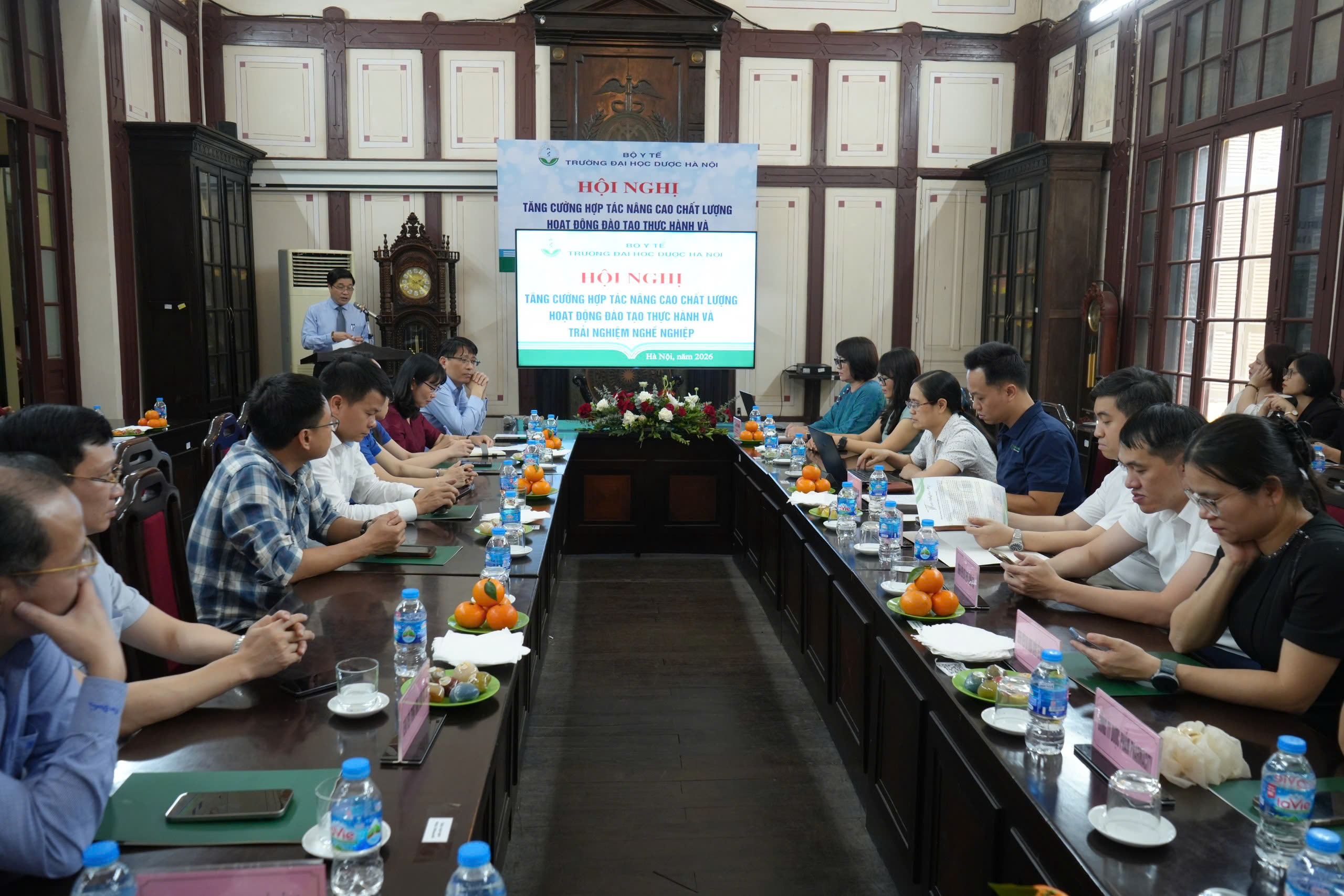 Viện Kiểm nghiệm an toàn vệ sinh thực phẩm Quốc gia tham gia công tác đào tạo sinh viên ngành dược, hóa dược, hóa học cho Trường Đại học Dược Hà Nội